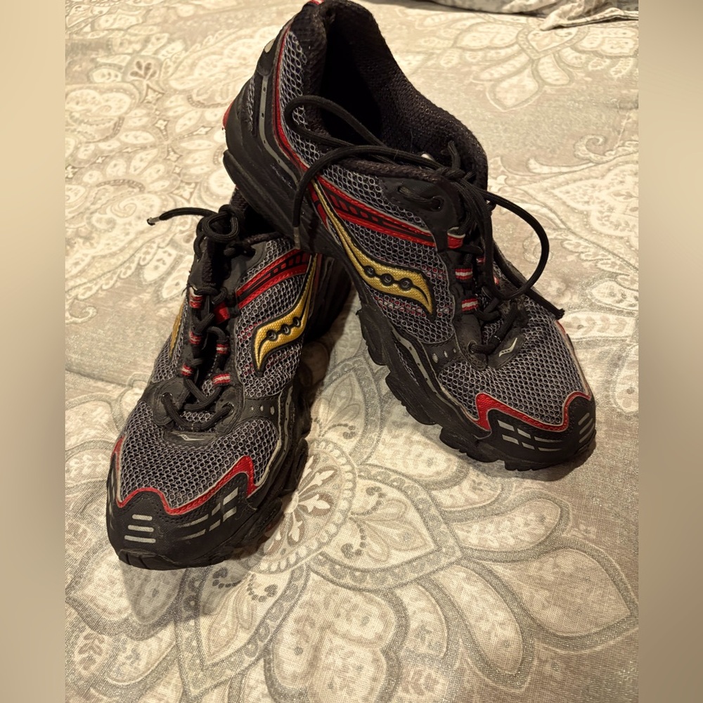 Saucony Men's Black and Red Running Shoes